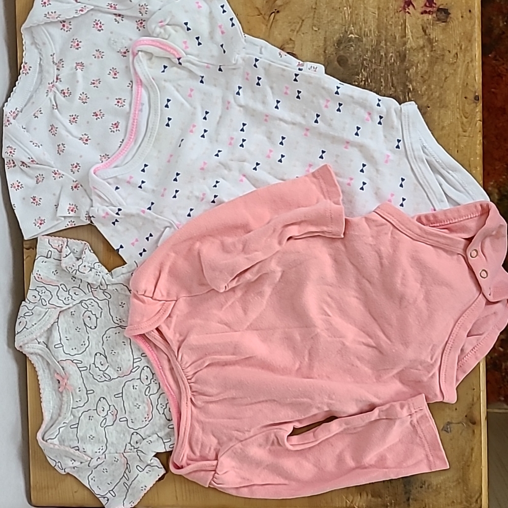 (4) bodysuits EUC 3-6M